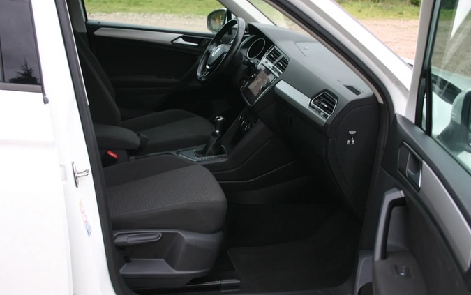 Volkswagen Tiguan cena 79900 przebieg: 63000, rok produkcji 2018 z Białogard małe 497